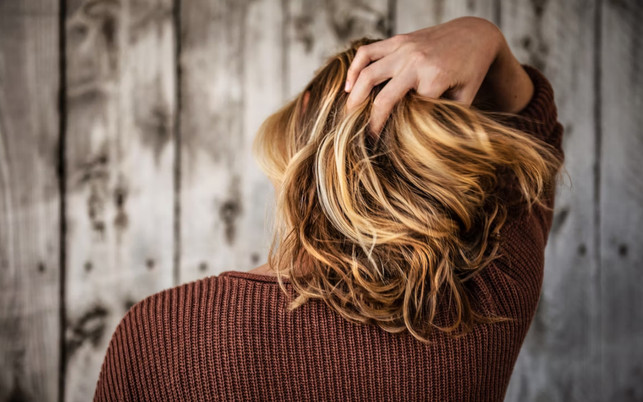 haare-glanz-us-tim-mossholder-220823-1280x800 Haarspülungen sollen für glänzende Haare sorgen, doch Öko-Test kann nicht alle empfehlen.