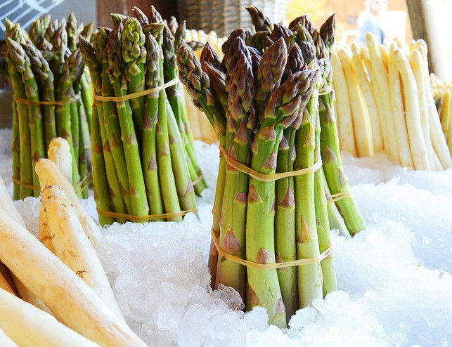 du-kannst-sowohl-gruenen-als-auch-weissen-spargel-se-cc0-pixabay-sarah_loetscher-210518_download Du kannst sowohl grünen als auch weißen Spargel selbst pflanzen.