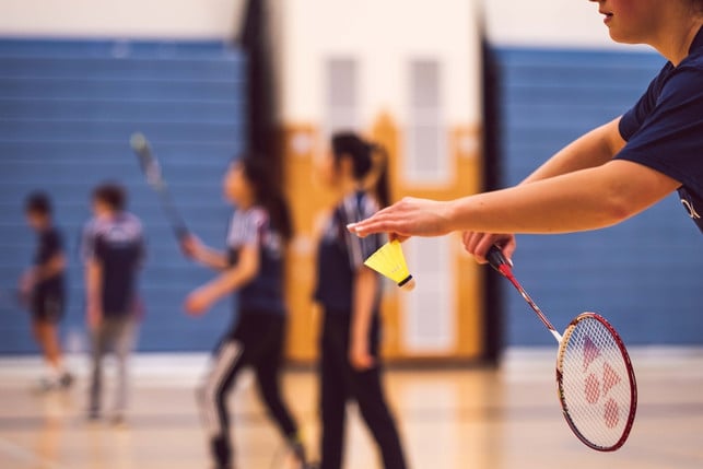 School sports are strongly based on the absolute achievements of the students: inside.