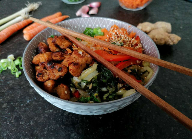 dav Donburi mit vier Toppings.