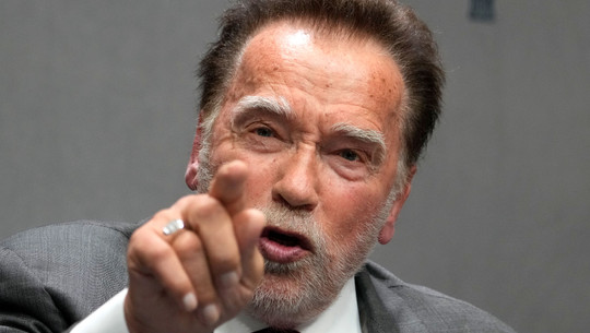 Schwarzenegger reißt "Terminator"-Witz und zitiert Einstein im Vatikan: Doch seine wichtigste Botschaft ist eine andere Arnold Schwarzenegger Vatikan