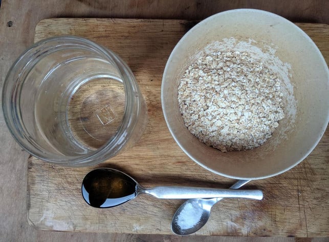 fuer-die-hafersahne-brauchst-du-nur-wasser-haferfl-pascal-thiele-utopia-190906_download Um Hafersahne selber zu machen, brauchst du nur Wasser, Haferflocken, Öl und Salz.