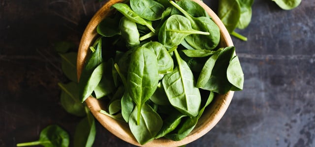 Spinat roh essen – gesund oder bedenklich?