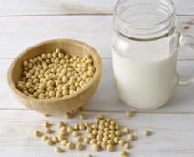 Vegane Ersatzprodukte: Mit diesen Rezepten stellst du sie selber her