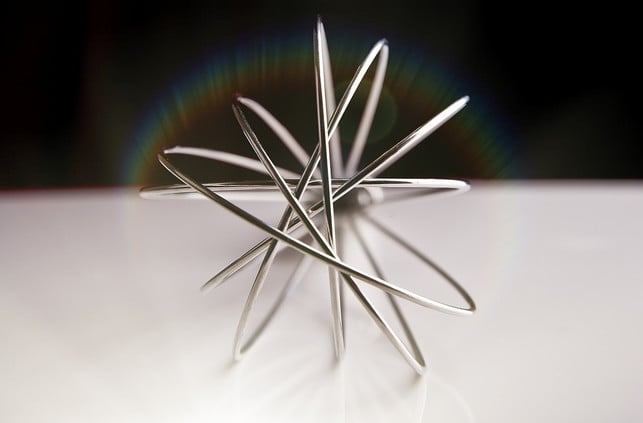 schneebesen-haben-eine-gute-form-um-sich-zu-meise-cc0-pixabay-sponchia-220213_download Schneebesen lassen sich dank ihrer Form gut zu Meisenknödelhaltern umfunktionieren.