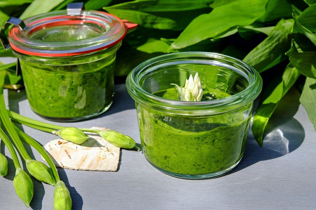 aus-baerlauchblueten-kannst-du-leckeres-pesto-machen-cc0-pixabay-couleur-220409_download Aus Bärlauchblüten kannst du leckeres Pesto machen.
