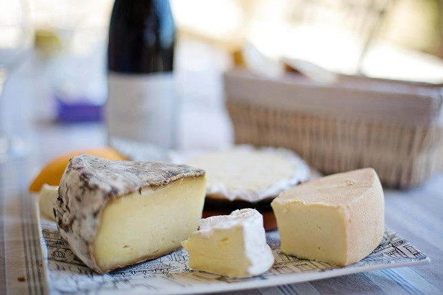 kaeseplatten-sind-ein-beliebtes-gourmet-abendessen-cc0-pixabay-jillwellington-190510_download Auch Käse ist ein klimaschädliches Lebensmittel.