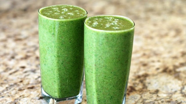 Grünkohl-Smoothie: Ein Rezept für die grüne Vitaminbombe - Utopia.de