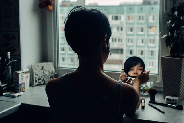 sage-dir-selbst-dass-die-trennung-passiert-ist-cc0-unsplash-alina-miroshnichenko-180530_download Erinnere dich selbst daran, dass die Trennung passiert ist.