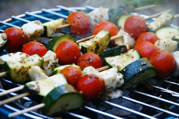 Vegetarisch grillen: Halloumi Gemüse Spieße Vegetarisch grillen: Halloumi Gemüse Spieße