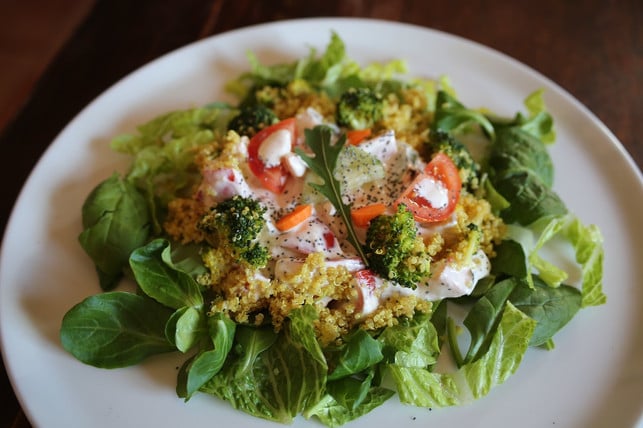 mit-einem-joghurt-dressing-kannst-du-rohen-spinat-cc0-pixabay-quimuns-180411_download Mit einem Joghurt-Dressing kannst du rohen Spinat gut ergänzen.