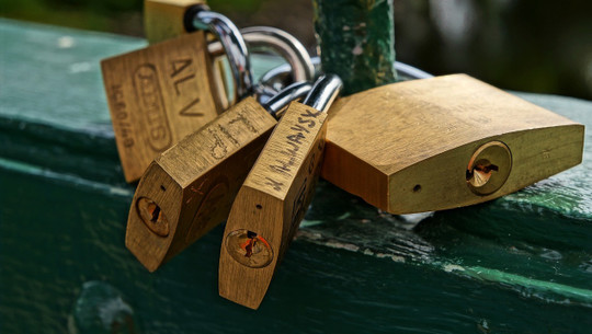 vorhaengeschloss-cc0-pixabay-shonamcq-230317 Vorhängeschloss