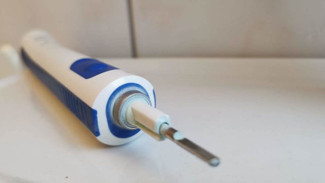 elektrische-zahnbuerste-reinigen-sven-christian-schulz-utopia-201230 elektrische zahnbürste reinigen