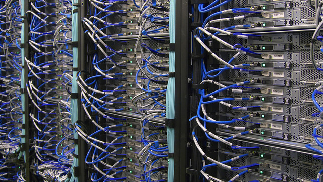 Stromverbrauch von Netflix: Das kosten dich „Wednesday“, „Stranger Things“ & Co. wirklich Stromverbrauch von Netflix: Das kosten dich „Wednesday“, „Stranger Things“ & Co. wirklich