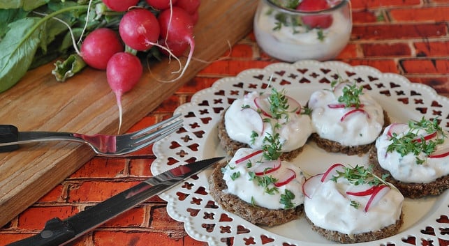 der-radieschen-aufstrich-schmeckt-besonders-gut-au-cc0-pixabay-ritae-190427_download Auch als Brotbelag machen sich Radieschen gut.