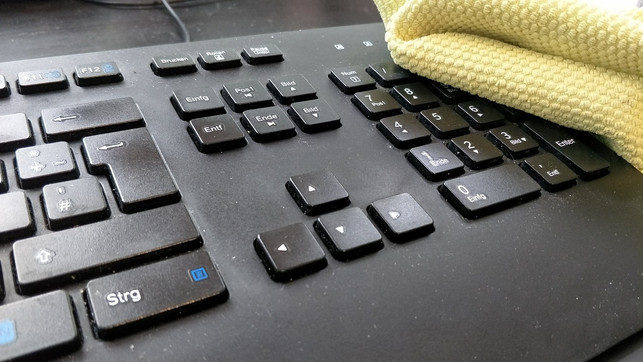 tastatur-reinigen-sven-christian-schulz-utopia-180105_download Tastatur reinigen