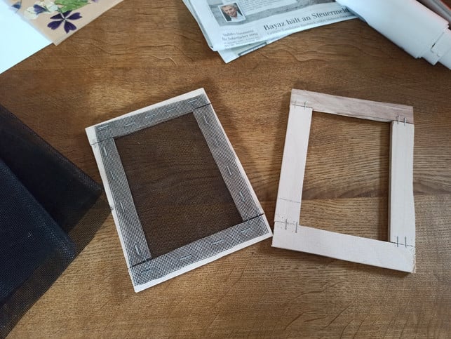 den-schoepfrahmen-kannst-du-aus-ein-paar-latten-sel-sarah-gairing-utopia-210912_download Den Schöpfrahmen kannst du aus ein paar Latten selber bauen.