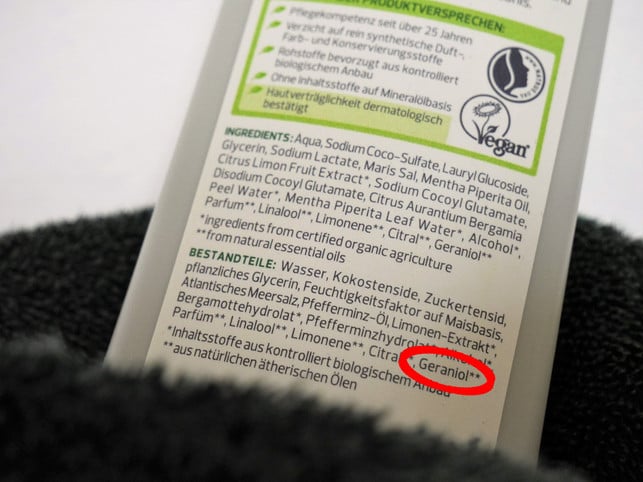 geraniol-ist-auch-in-naturkosmetik-vorhanden-sven-christian-schulz-utopia-190715_download Geraniol muss als Inhaltsstoff gekennzeichnet werde, da es zu Allergien kommen kann.