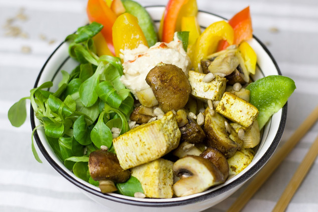 raeuchertofu-rezepte-lassen-sich-vielfaeltig-variier-cc0-pixabay-einladung_zum_essen-200321_download Räuchertofu-Rezepte lassen sich vielfältig variieren.