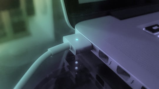 schadet-es-dem-laptop-akku-wenn-ich-ihn-dauernd-a-cc0-pixabay-josemdelaa-231209 Schadet es dem Laptop-Akku, wenn ich ihn dauernd am Netzteil habe?