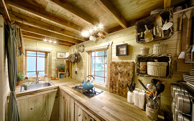 150728-tiny-tack-house7_ku_christopher-tack_1280x800