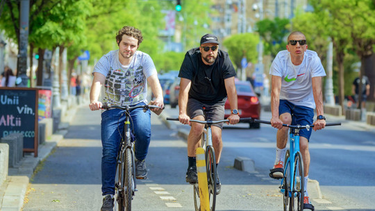 fahrrad-nebeneinander-fahren-cc0--pixabay--surprising_media-260111 Fahrrad nebeneinander fahren