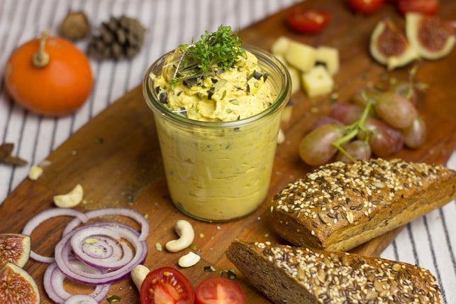 zucchini-verfeinert-den-herzhaften-walnussaufstric-cc0-pixabay-einladung_zum_essen-210918_download Zucchini verfeinert den herzhaften Walnussaufstrich.