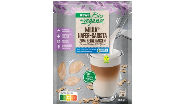 REWE_SA2_Bild3 Hafermilch in Blattform für mehr Nachhaltigkeit