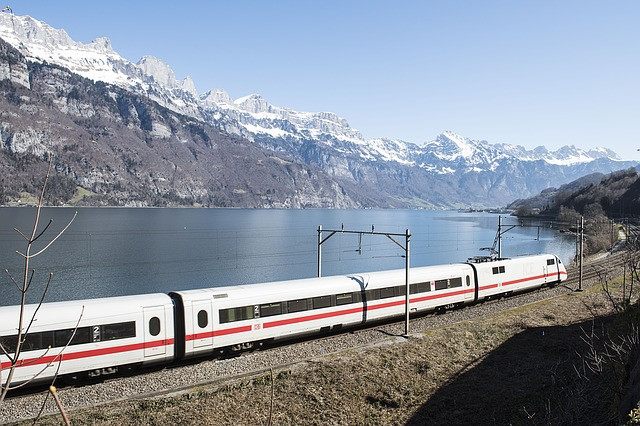 mountains-1265584_640 Urlaub online buchen - mit der Bahn anreisen