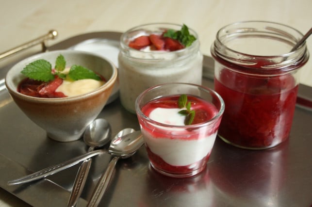 pflaumenkompott-in-kombination-mit-vanillepudding-maria-hohenthalutopia-190803_download Pflaumenkompott lässt sich zum Beispiel mit Vanillepudding, Quarkcreme oder Joghurt kombinieren.