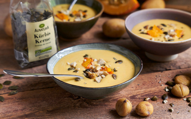 Alnatura Rezept - Kürbis-Maronen-Suppe Alnatura Rezept - Kürbis-Maronen-Suppe