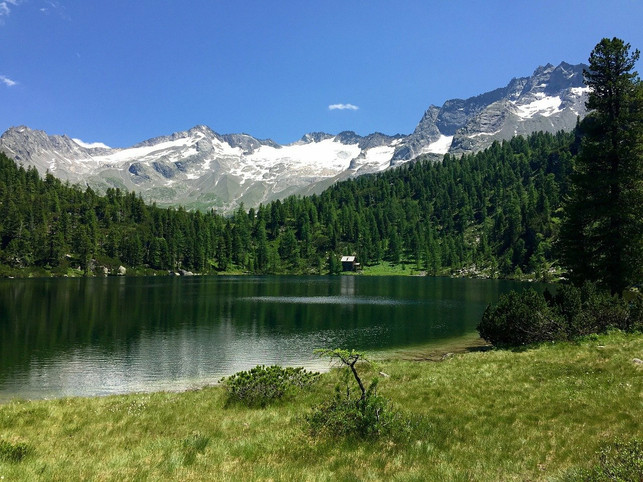 auf-dem-weg-von-salzburg-nach-kaernten-durchquert-d-cc0-pixabay-x4u-220810_download Auf dem Weg von Salzburg nach Kärnten durchquert der Zug das Gasteinertal.