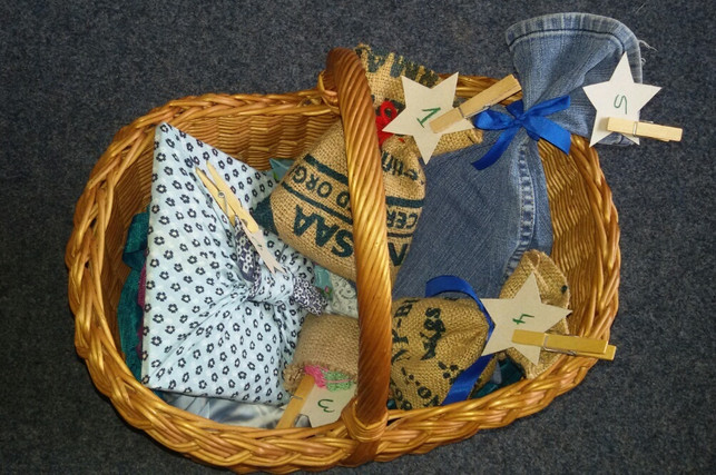 in-einem-korb-kannst-du-gut-die-geschenke-fuer-den-melanie-von-daake-utopia-171019_download In einem Korb kannst du gut die Geschenke für den Adventskalender unterbringen.