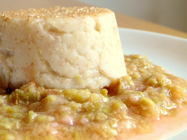 zum-griessflammeri-passt-beispielsweise-rhabarberko-utopia-leonie-barghorn-210416_download Zum Grießflammeri passt beispielsweise Rhabarberkompott.