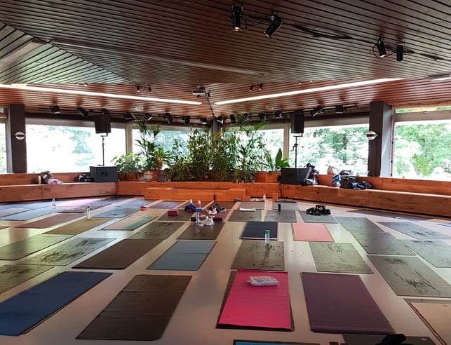 amsterdam-biete-viel-tolle-yoga-studios-und-intern-charlotte-g-utopia-180819_download Amsterdam biete viel tolle Yoga Studios und internationale Yogalehrer.