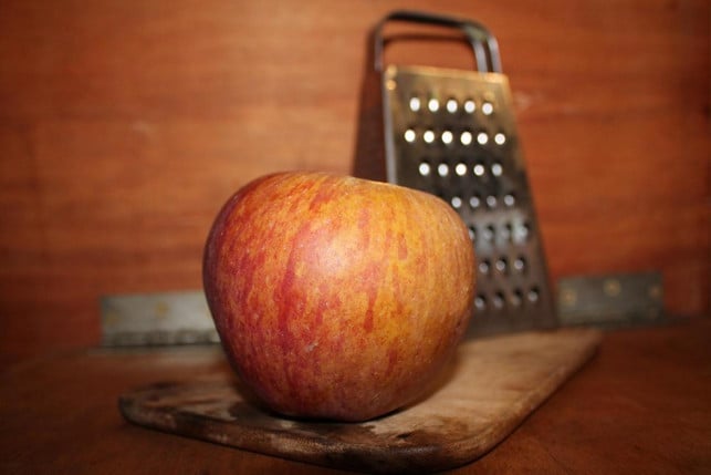geriebener-apfel-ist-ein-altbekanntes-hausmittel-b-pascal-thiele-utopia-190104_download Geriebener Apfel ist ein altbekanntes Hausmittel bei Durchfall.