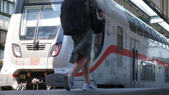 "Größenwahnsinnig" - Tausende protestieren gegen Pläne der Deutschen Bahn Deutsche Bahn