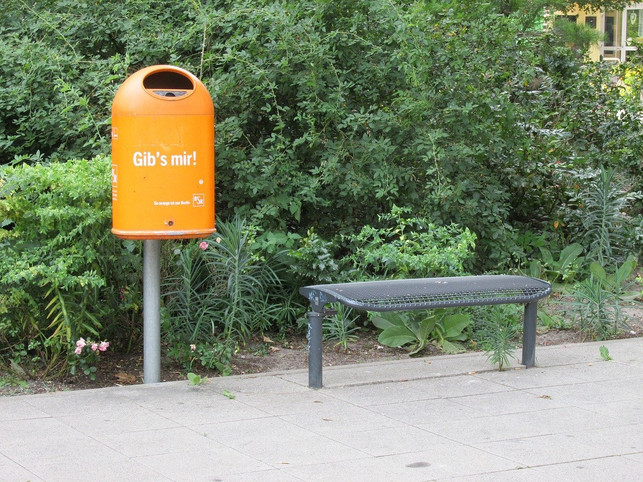 berlin-macht-humorvoll-auf-muelleimer-aufmerksam-cc0-pixabay-betexion-200823_download Berlin macht humorvoll auf Mülleimer aufmerksam.