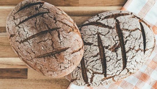 brot-sauerteig-hefeteig-colourbox-251021 Sauerteig oder Hefeteig. Welches Brot ist gesünder?
