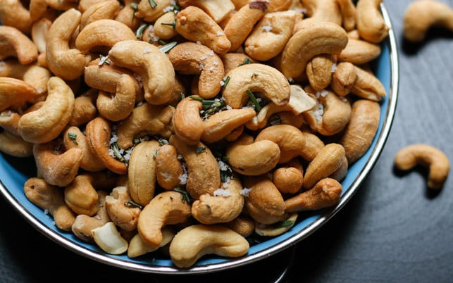 cashew-nuesse-us-cc0-jenn-kosar-210531-1280x800 Cashew Nüsse