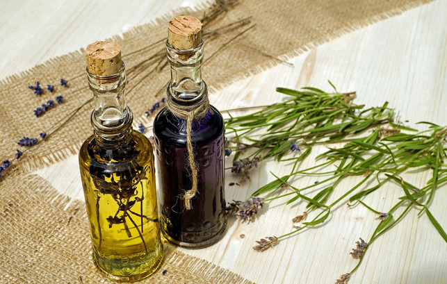 many-bee-owned-sich-fuer-a-oelkur-Cc0-pixabay-Couleur-180412_Download Many food oils are suitable for oil pulling.