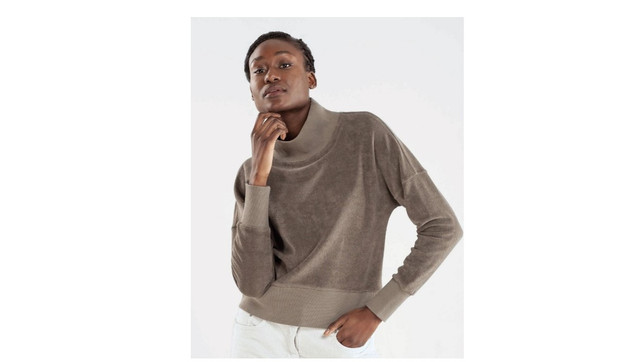 Nachhaltige Herbstpullover: 7 zeitlose Modelle Alma & Lovis Herbstpullover: GOTS-Velours-Sweater