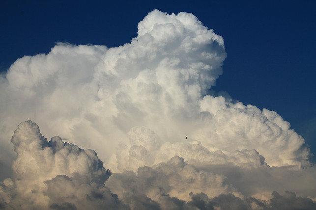 viele-aerosole-beguenstigen-die-entstehung-von-wolk-cc0-pixabay-zsoravecz-201006_download Viele Aerosole begünstigen die Entstehung von Wolken.