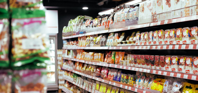 Die Reize im Supermarkt können das Einkaufen für autistische Menschen deutlich erschweren.