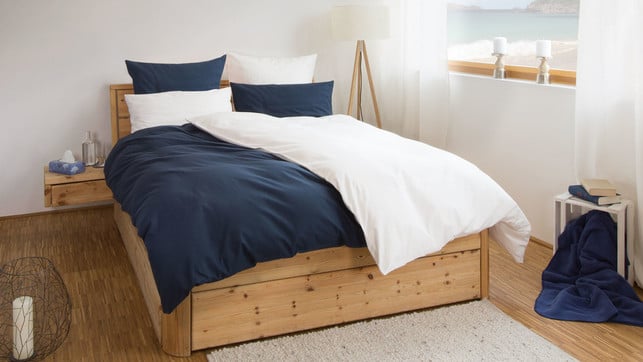 die-bettwaesche-gibt-es-in-bau-rosa-dunkelgruen-un-c-allnatura-190823_download Die Bettwäsche gibt es in blau, rosa, dunkelgrün und weiß.