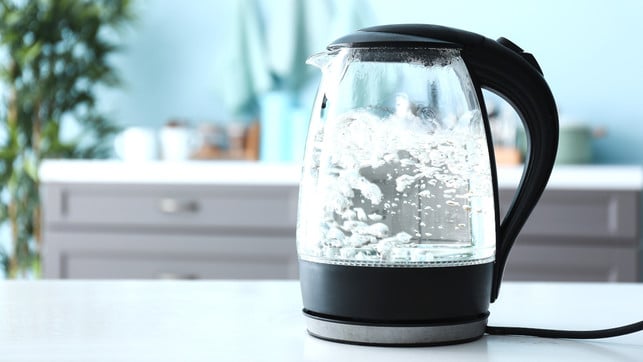 Warmes oder kaltes Wasser in den Wasserkocher: Was ist besser? Wasserkocher
