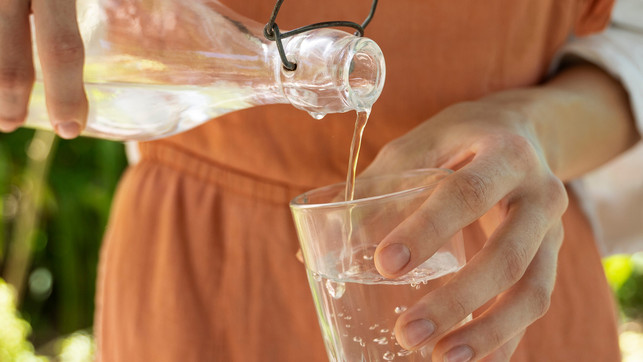 voe_instagram_1920x1080px_morgenritual_utopia_240227_jr_punkt2 Wasser trinken als gesundes Morgenritual