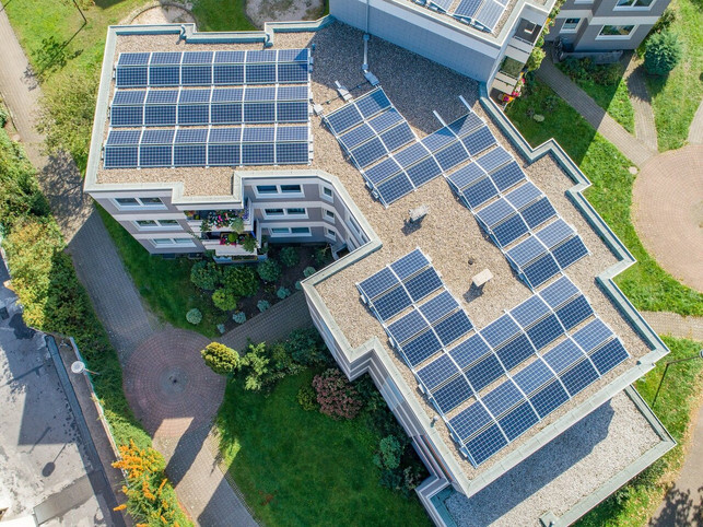 net-zero-setzt-auch-auf-den-ausbau-von-erneuerbare-cc0pixabaysolarimo-210907_download Net Zero setzt auch auf den Ausbau von erneuerbaren Energien.