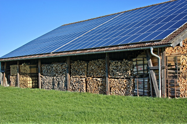 sonnenenergie-ist-eine-deutlich-effizientere-energ-cc0-pixabay-antranias-180329_download Sonnenenergie ist eine deutlich effizientere Energiequelle als fossile Brennstoffe.