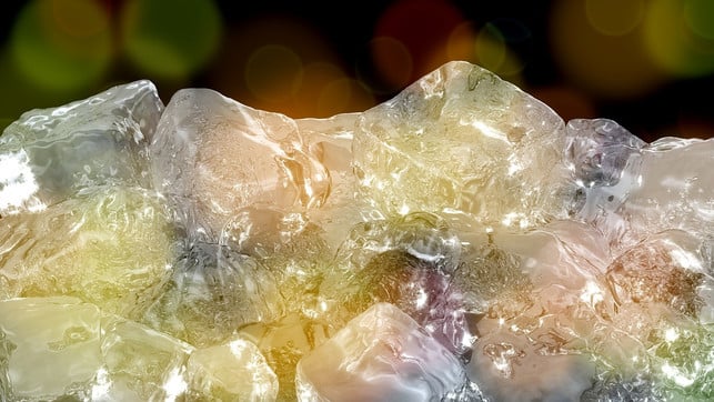 eiswuerfel-helfen-gegen-hitzepickel-cc0-pixabay-mastertux-180706_download Eiswürfel helfen gegen Hitzepickel.